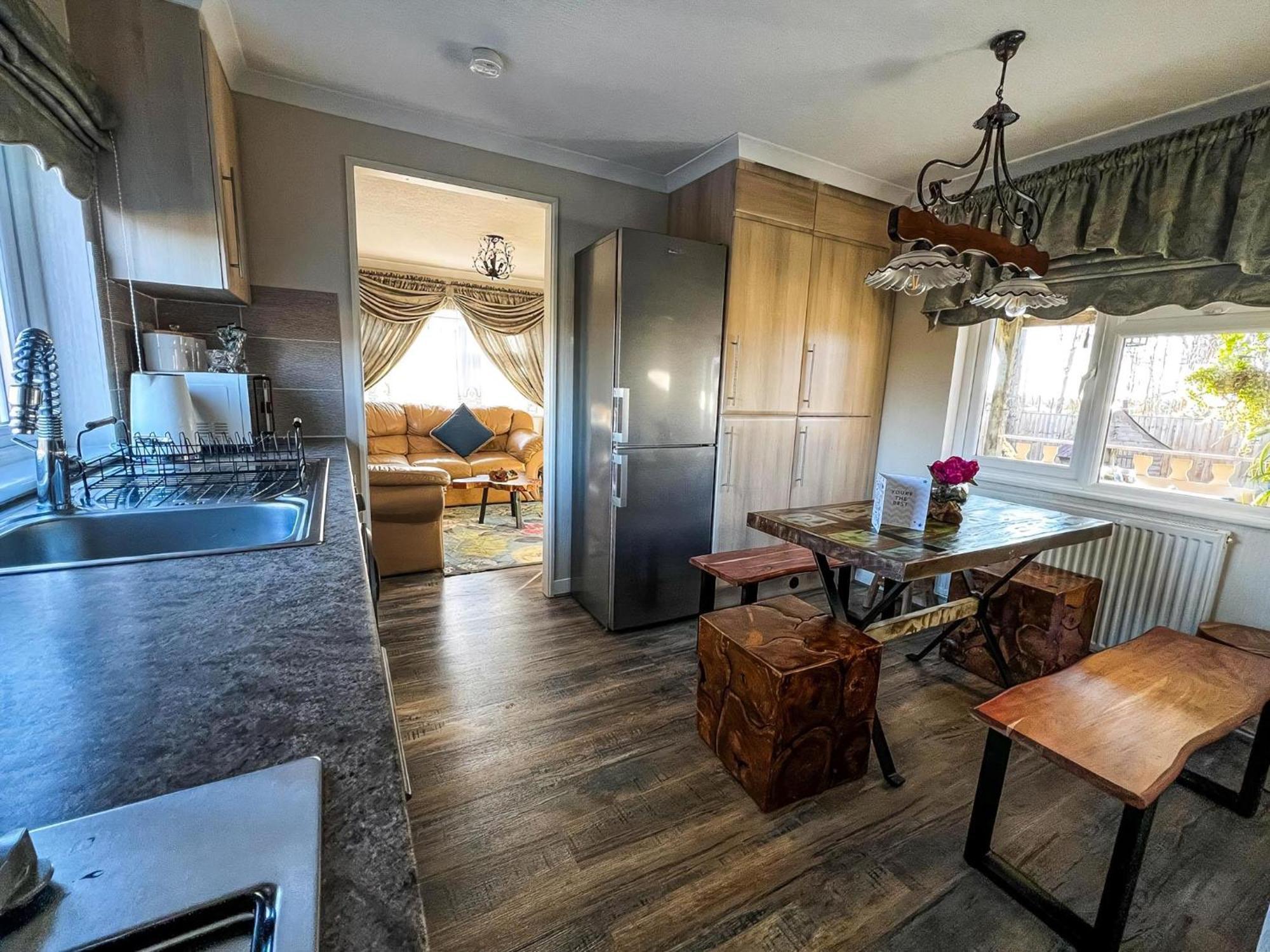Bespoke Holiday Home With Private Pool And Hot Tub, Sleeps 8 Ref 34073P Кингс-Линн Экстерьер фото