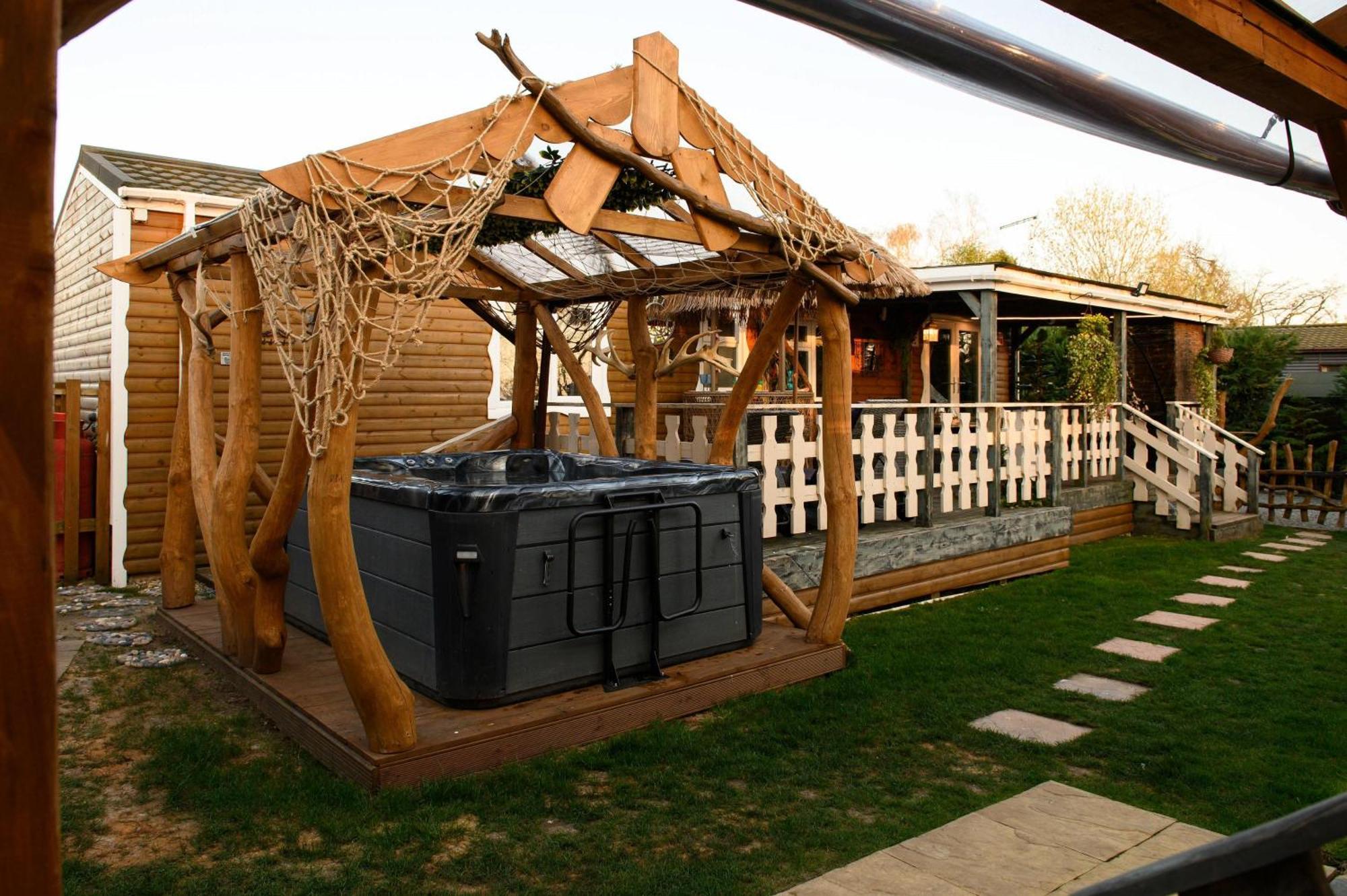 Bespoke Holiday Home With Private Pool And Hot Tub, Sleeps 8 Ref 34073P Кингс-Линн Экстерьер фото